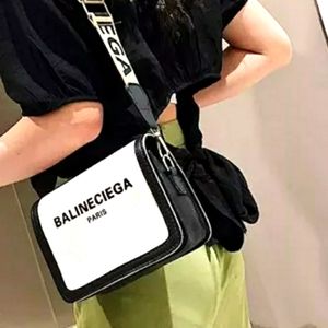 New Crossbody bag. Super cute 😍